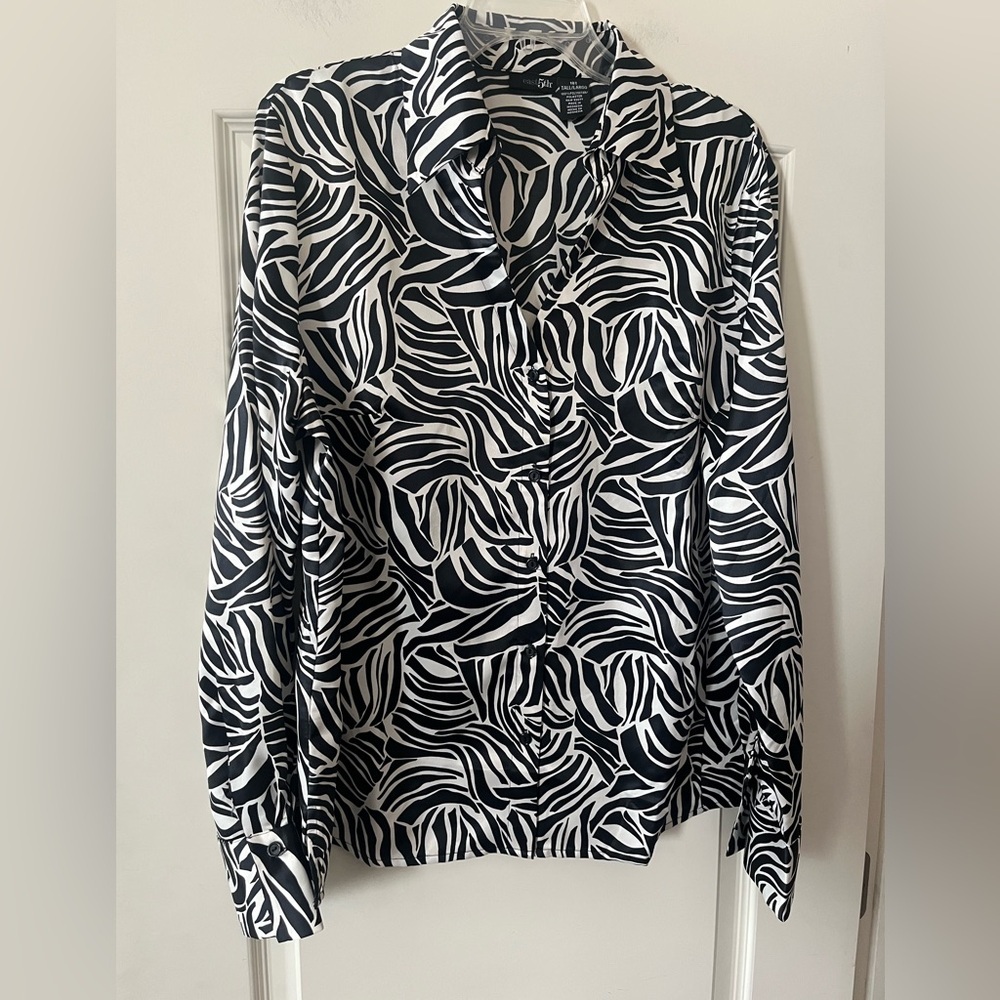 NWOT East 5th Brand Black & White Button-Up Shirt Women’s Size 18
